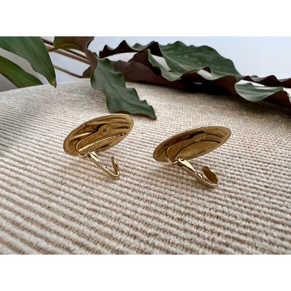 Vintage Mod White & Gold Geometric Earrings, Clip-on Costume Earrings - Picture 9 of 9